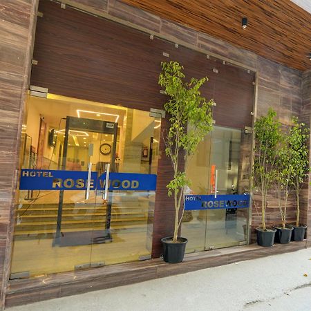 Rosewood Suites A Family Hotel Near Delhi Airport Ню Делхи Екстериор снимка