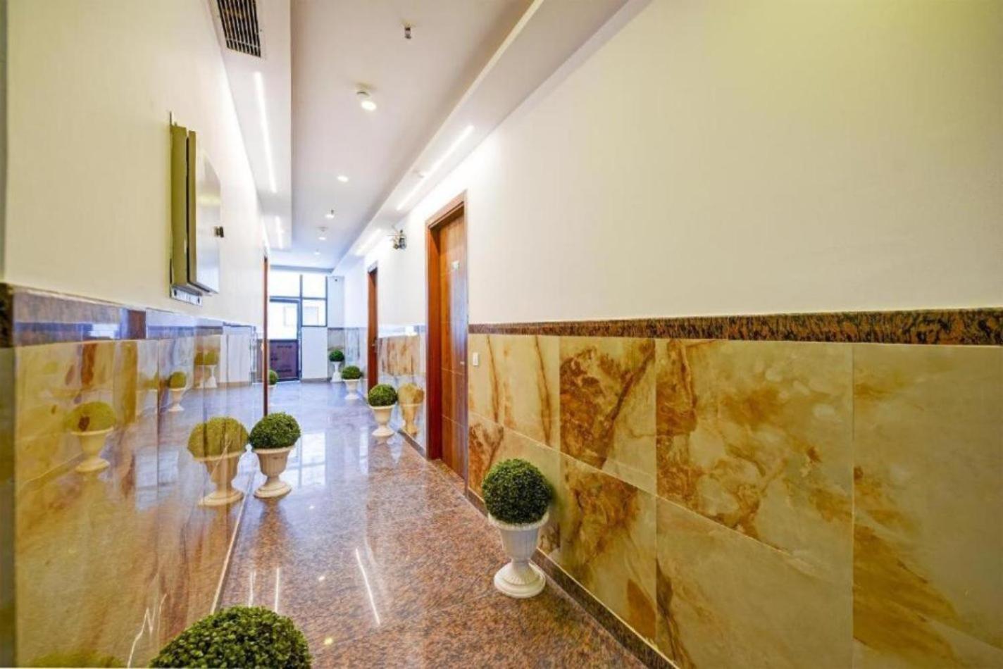 Rosewood Suites A Family Hotel Near Delhi Airport Ню Делхи Екстериор снимка
