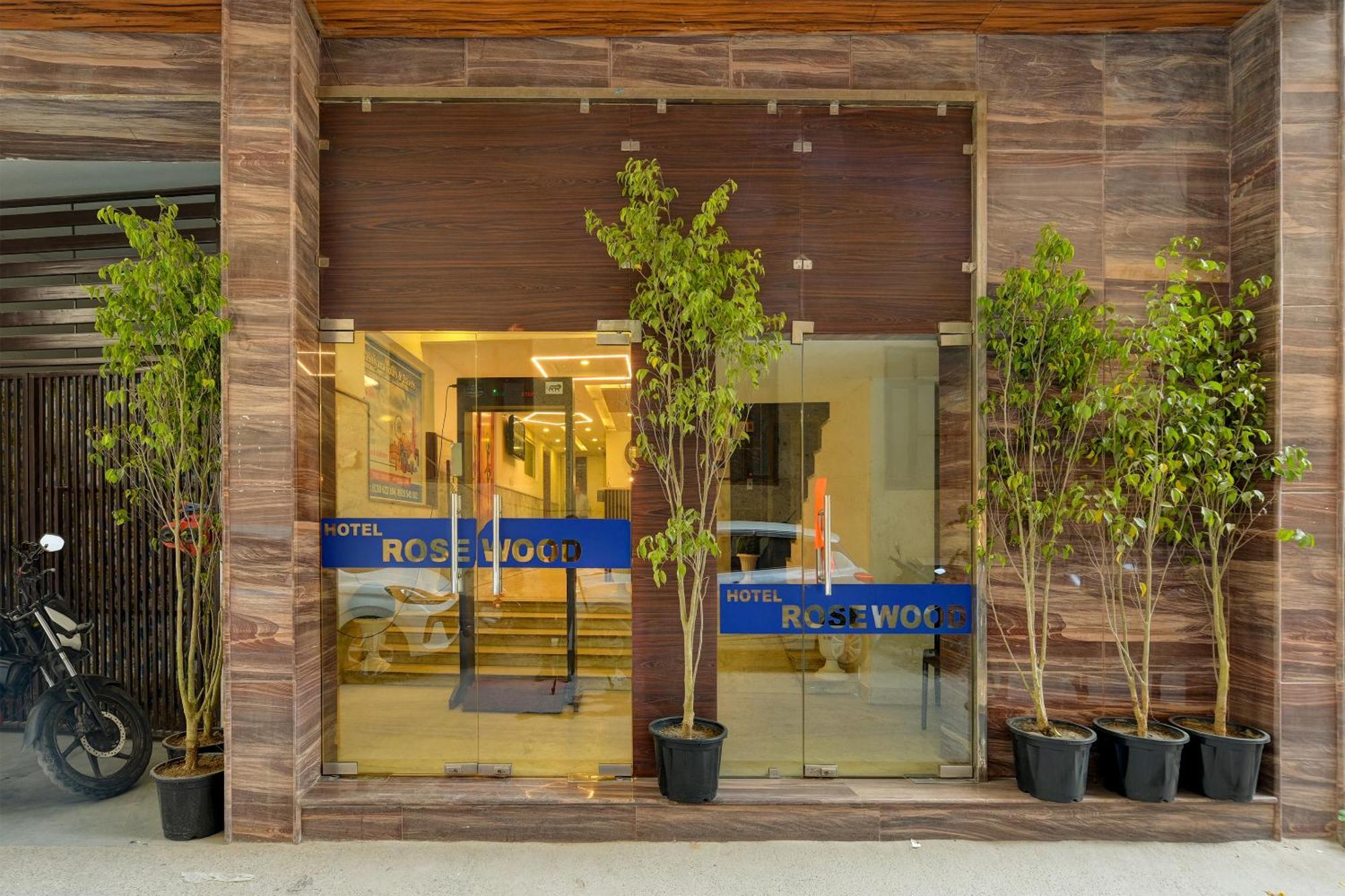 Rosewood Suites A Family Hotel Near Delhi Airport Ню Делхи Екстериор снимка